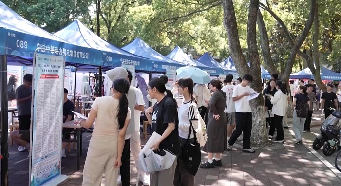 चीनमा एआई प्रतिभाहरुको खोजी, रोजगार मेलामा घुइँचो